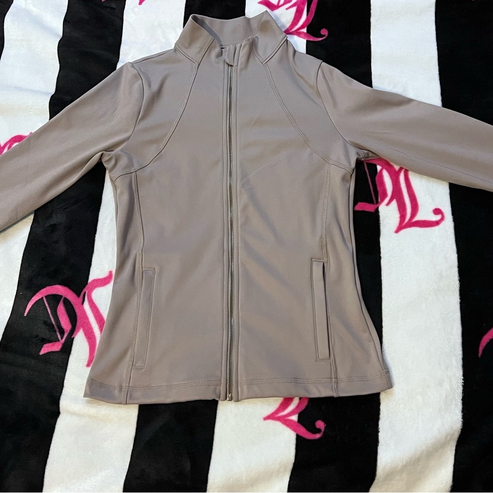 Gilly Hicks zip up